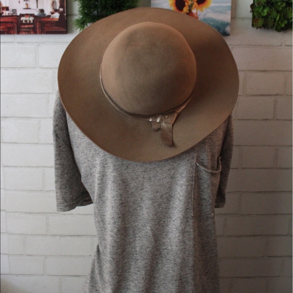 Hat Attack New York- Classic Round Crown (tan)